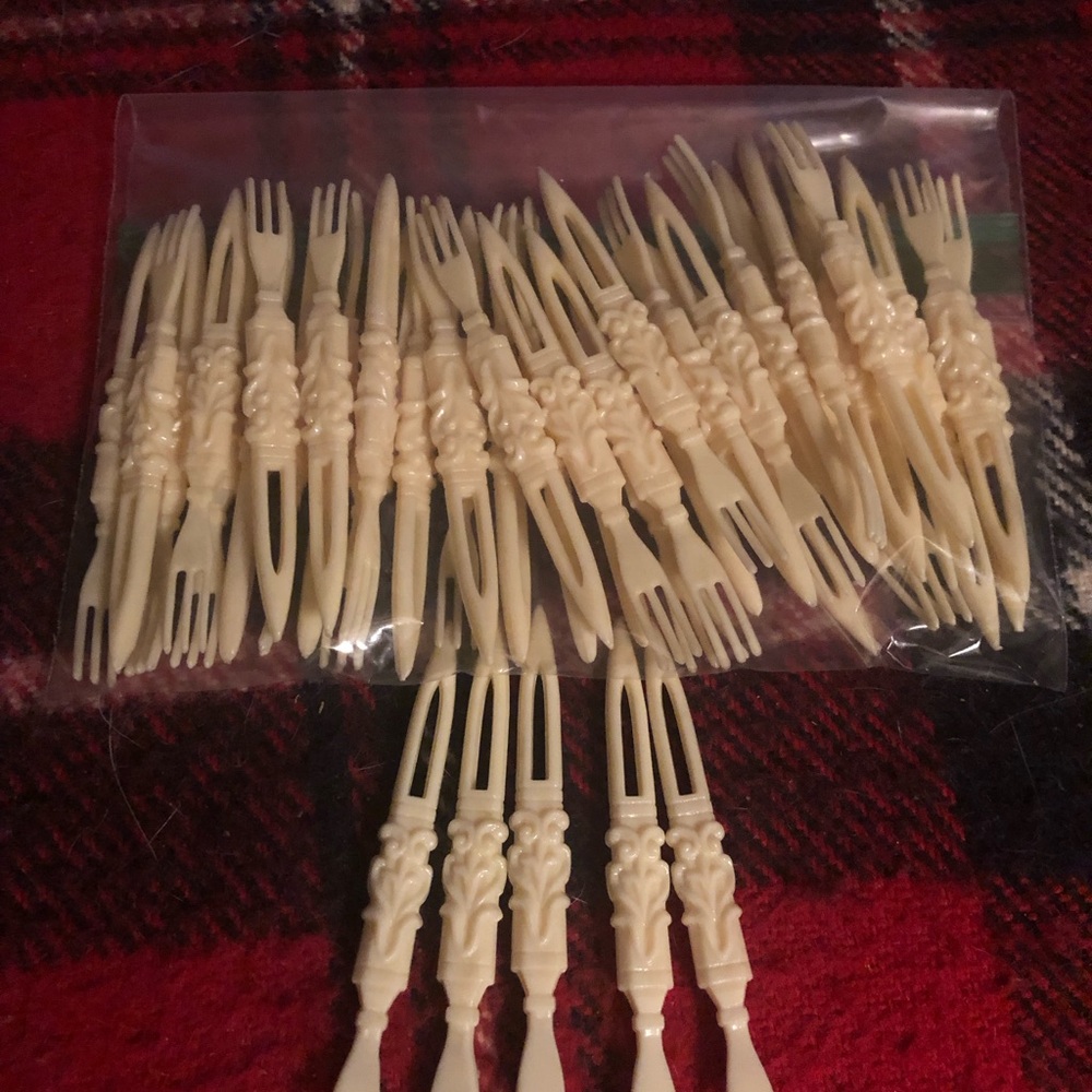 hors d'oeuvres/Party forks - ivory